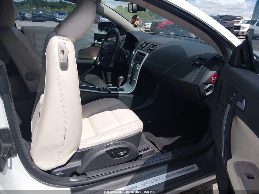 2012 Volvo C70 2.5 T5 White Lot 111045143058 Vin YV1672MC5CJ127423