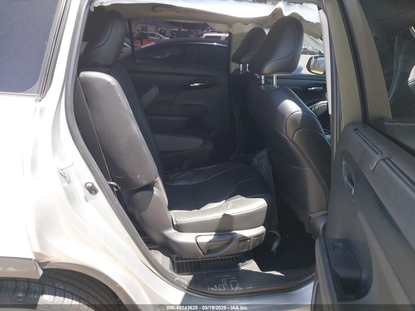 2022 TOYOTA HIGHLANDER auction photo 8