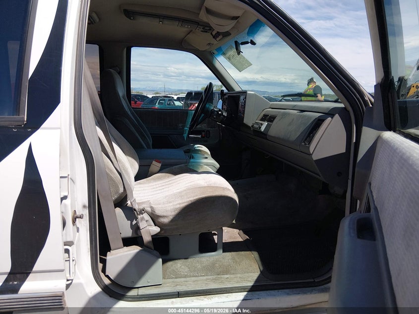1993 GMC SUBURBAN auction photo 5