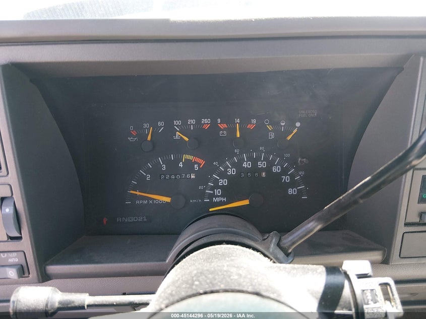 1993 GMC SUBURBAN auction photo 7