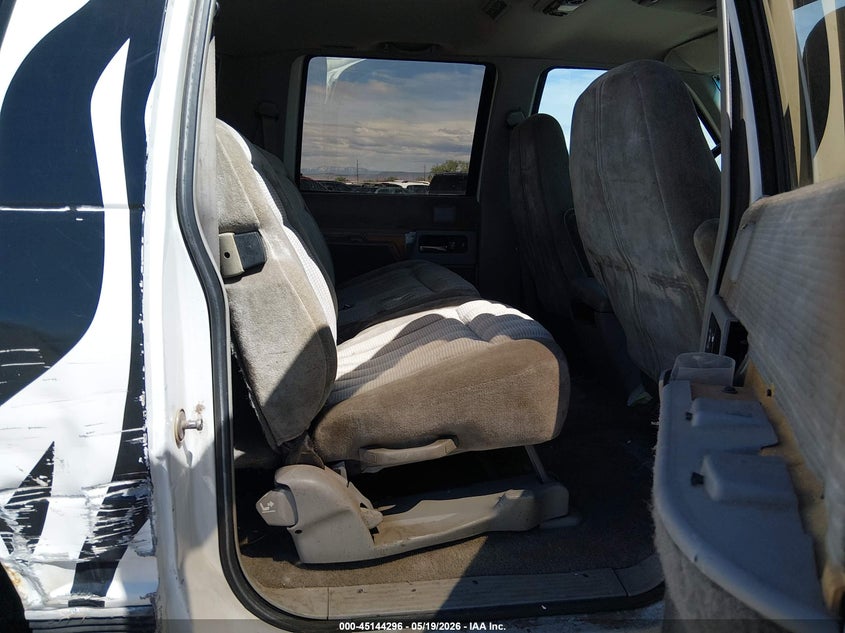 1993 GMC SUBURBAN auction photo 8