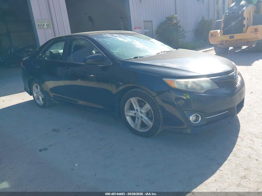 2012 TOYOTA CAMRY SE