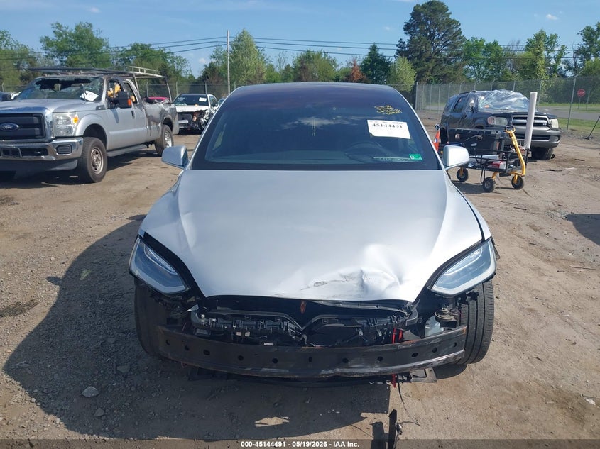 2016 Tesla Model X 60D/70D/75D/90D/P100D VIN: 5YJXCBE28GF009147 Lot: 45144491