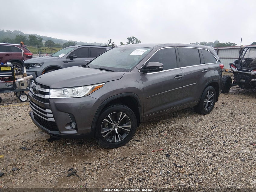 2018 Toyota Highlander Le Plus 5TDZZRFHXJS246051 photo 1