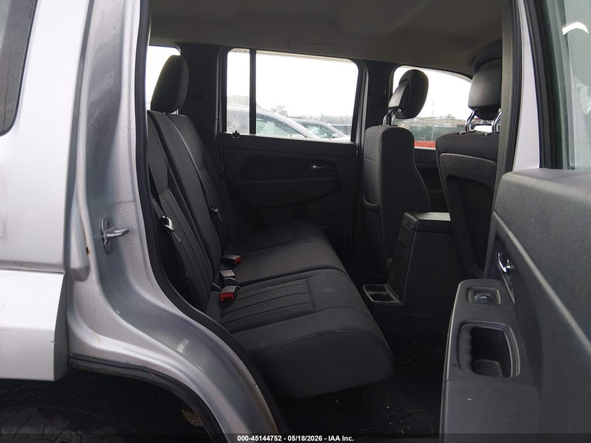 2012 JEEP LIBERTY auction photo 8
