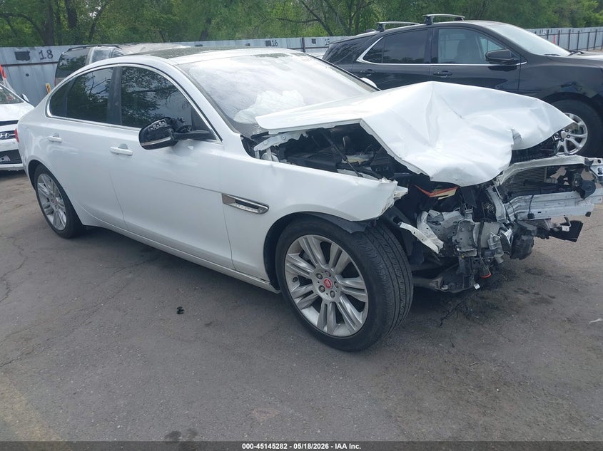 Vin: sajbd4bv2hcy34800, lot: 45642921, jaguar xf 35t premium 2017 img_1