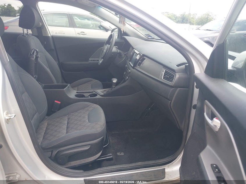VIN KNDCB3LC4K5257599 2019 KIA NIRO LX