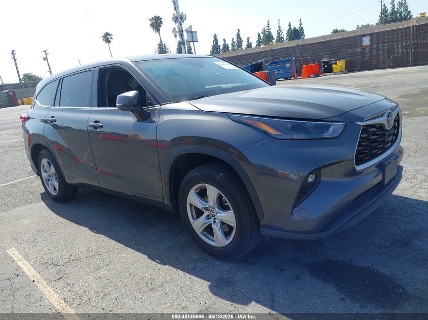 2022 TOYOTA HIGHLANDER LE