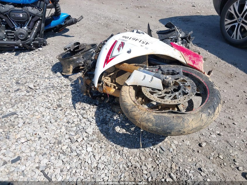 2009 YAMAHA YZF SPORT_BIKE 4