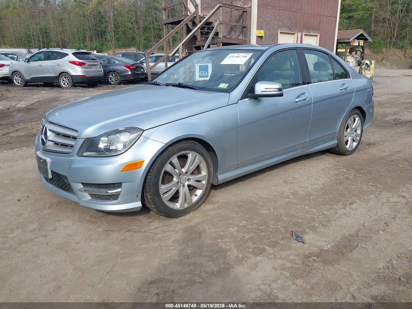 2013 Mercedes-Benz C 300 Sport 4matic WDDGF8ABXDG146159 photo 1