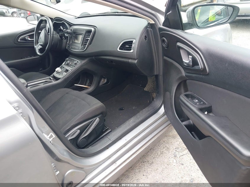 2016 CHRYSLER 200 auction photo 5