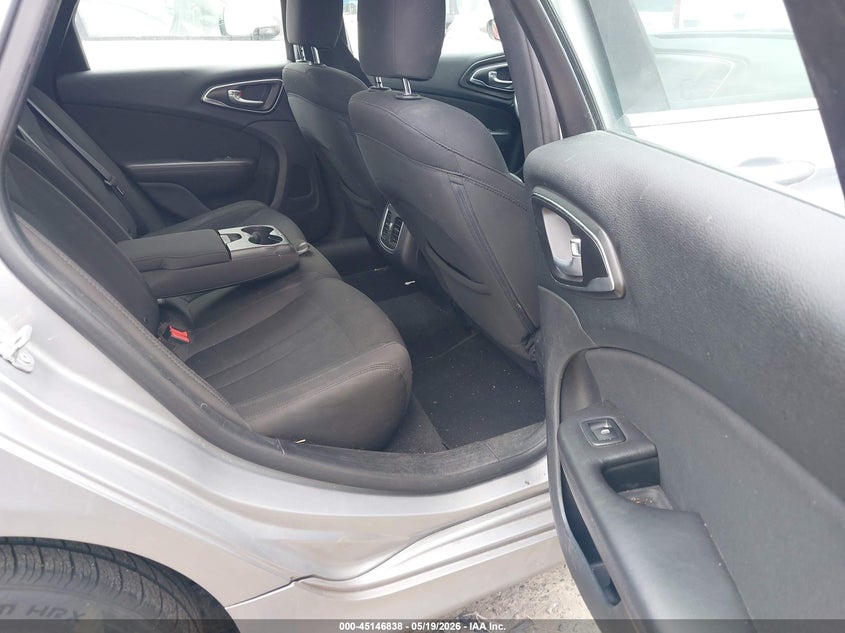 2016 CHRYSLER 200 auction photo 8