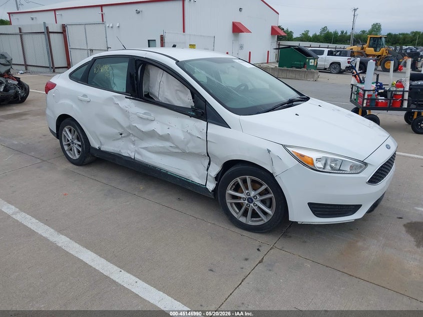 Vin: 1fadp3fe1jl219802, lot: 45644629, ford focus se 2018 img_1