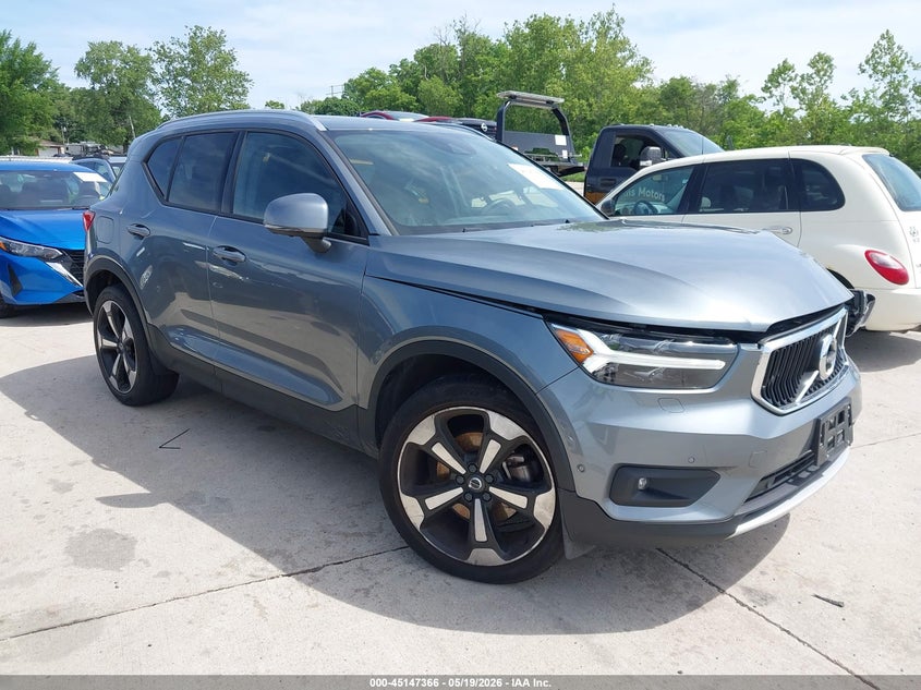 2019 Volvo Xc40 T5 Momentum/T5 R-Design