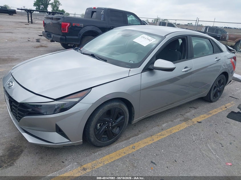 2021 HYUNDAI ELANTRA auction photo 2