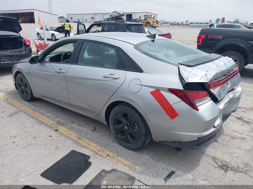 2021 HYUNDAI ELANTRA auction photo 3