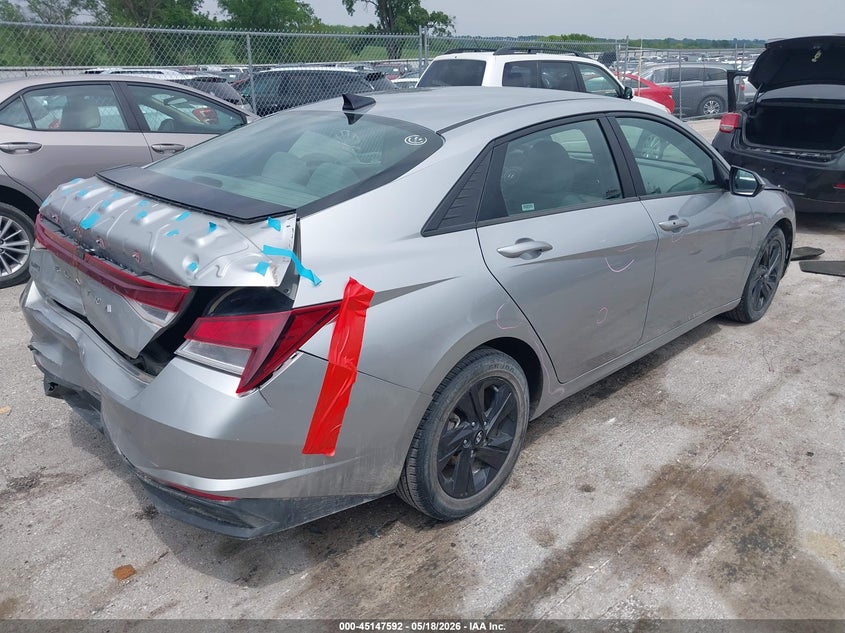 2021 HYUNDAI ELANTRA auction photo 4