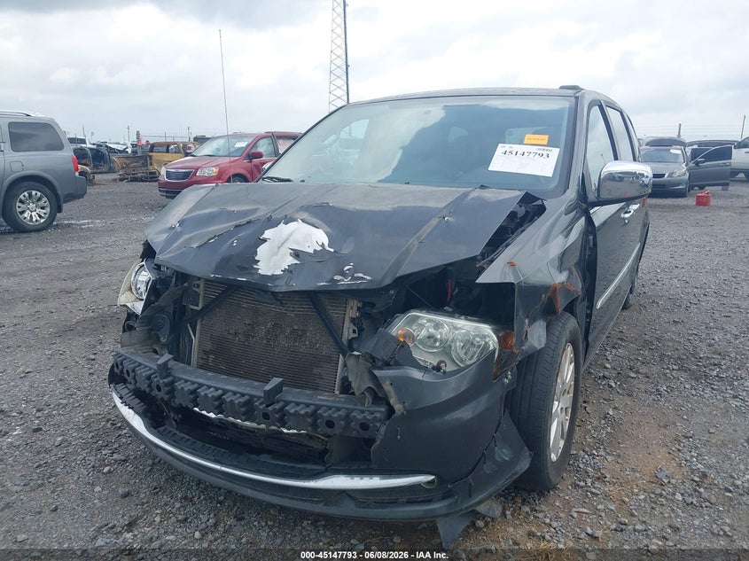 2012 CHRYSLER TOWN & COUNTRY auction photo 6
