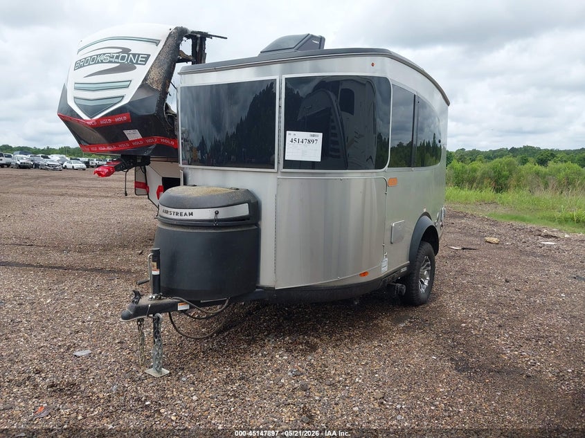 2023 AIRSTREAM M16 auction photo 2