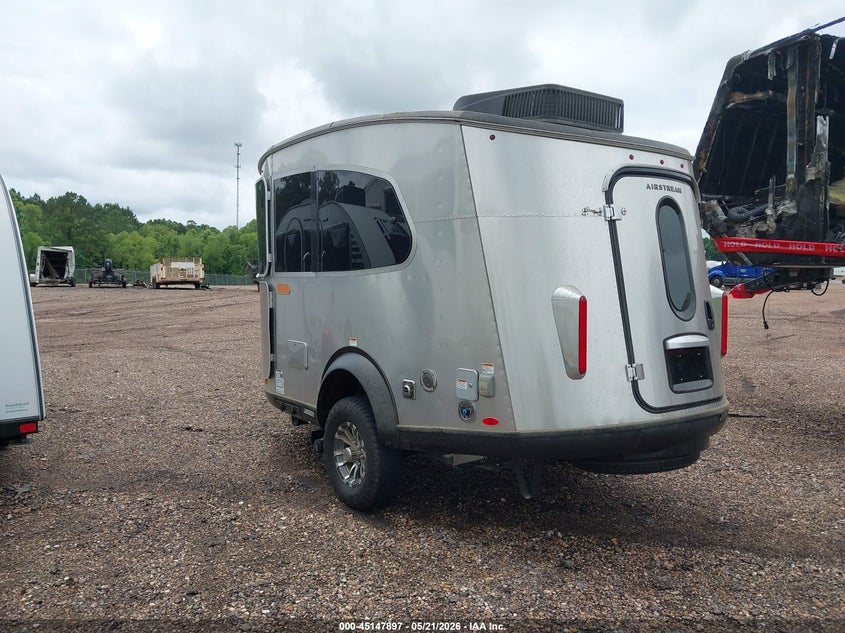 2023 AIRSTREAM M16 auction photo 3