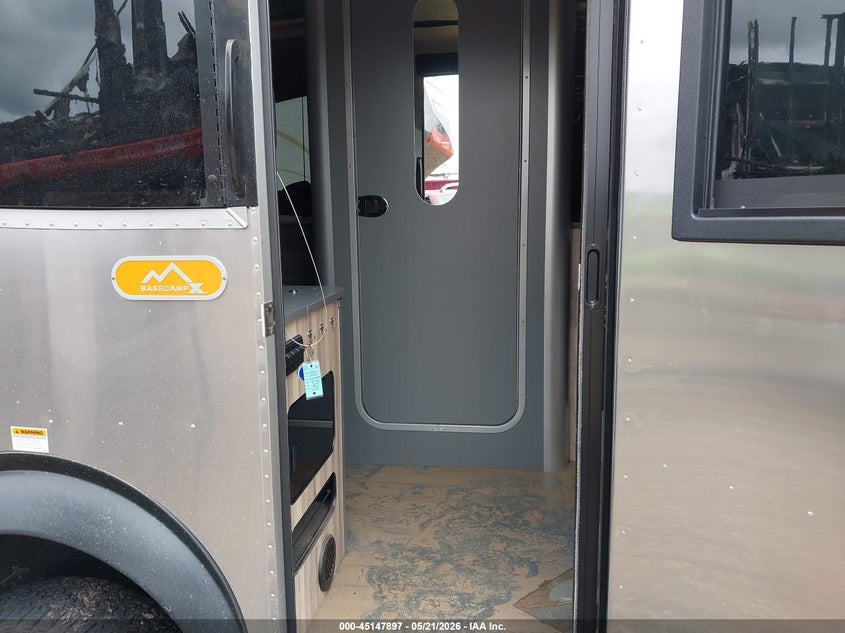 2023 AIRSTREAM M16 auction photo 5