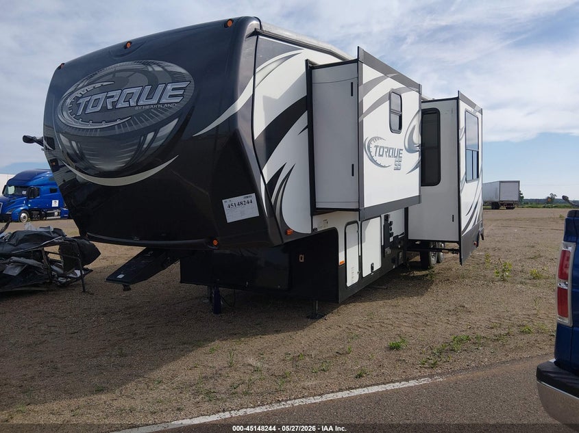 2015 HEARTLAND RV 325 T auction photo 2