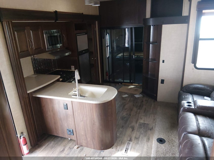 2015 HEARTLAND RV 325 T auction photo 5
