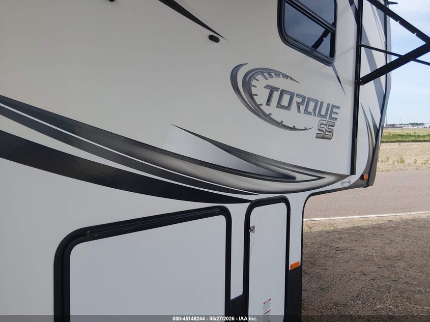 2015 HEARTLAND RV 325 T auction photo 6