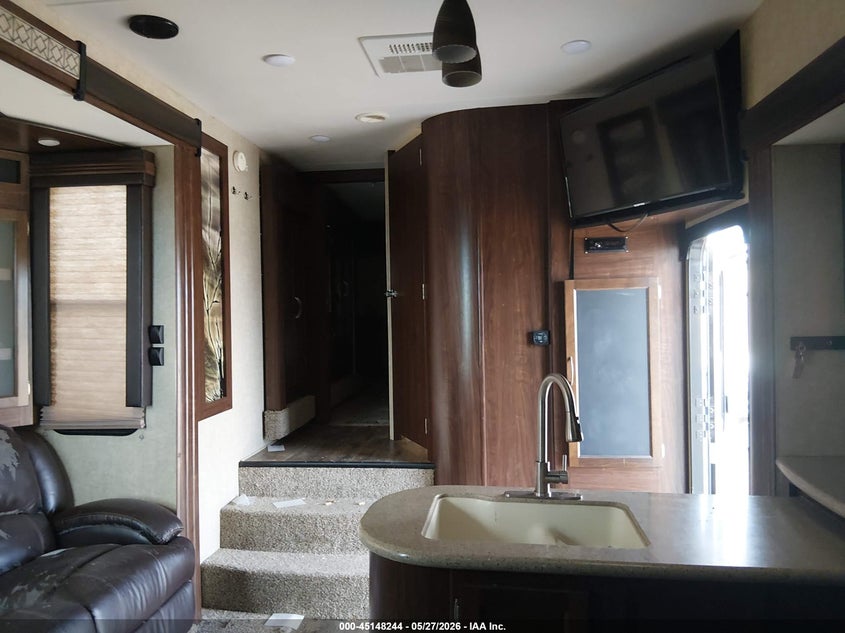 2015 HEARTLAND RV 325 T auction photo 8