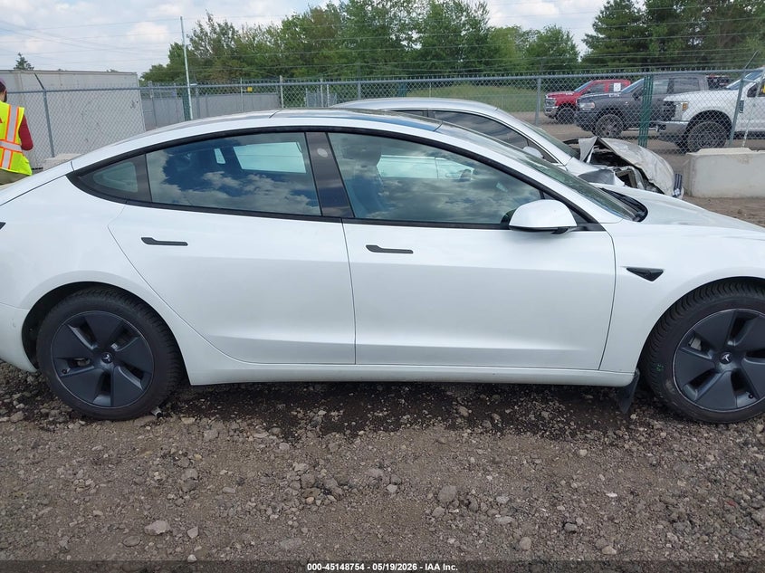 TESLA MODEL 3 - zdjęcie 13
