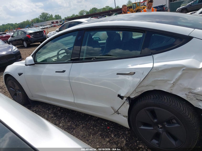 TESLA MODEL 3 - zdjęcie 14