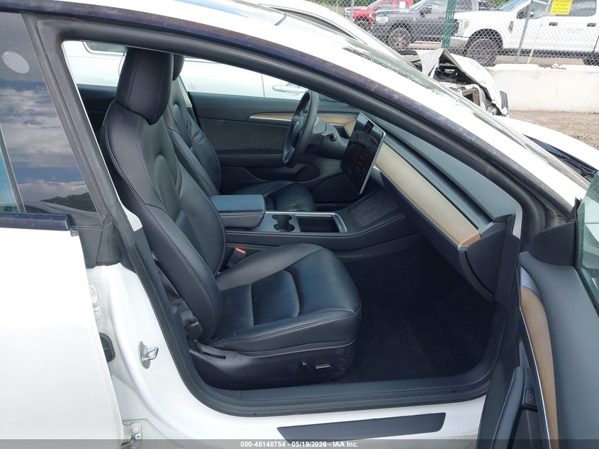 TESLA MODEL 3 - zdjęcie 5