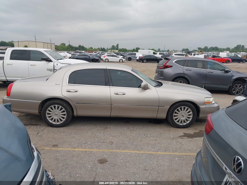 2003 Lincoln Town Car Executive VIN: 1LNHM81W13Y673163 Lot: 45150218