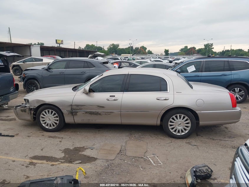 2003 Lincoln Town Car Executive VIN: 1LNHM81W13Y673163 Lot: 45150218