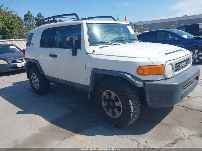 2010 TOYOTA FJ CRUISER