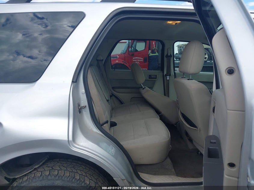 2010 Ford Escape 2.5 Xlt Silver Lot 111045151121 Vin 1FMCU9D74AKC59685