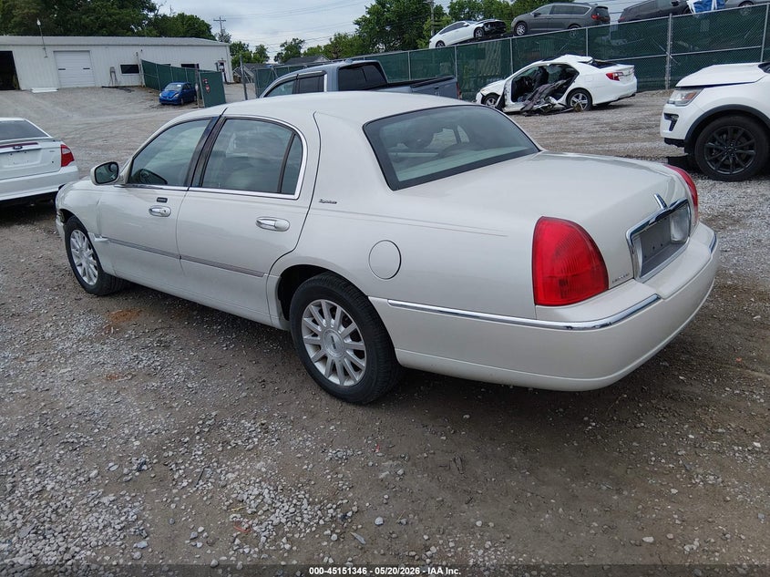 2007 LINCOLN TOWN CAR auction photo 3