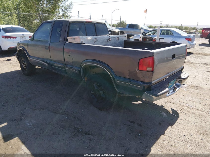 1998 CHEVROLET S-10 auction photo 3