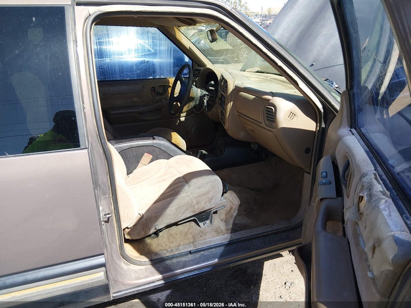 1998 CHEVROLET S-10 auction photo 5