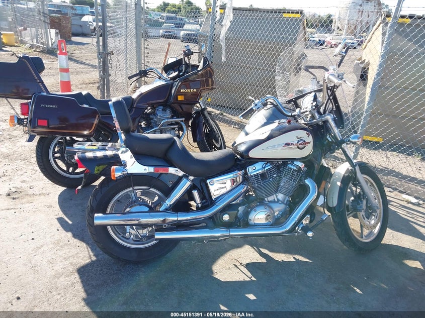 1998 Honda Vt1100 C VIN: 1HFSC1804WA200186 Lot: 45151391