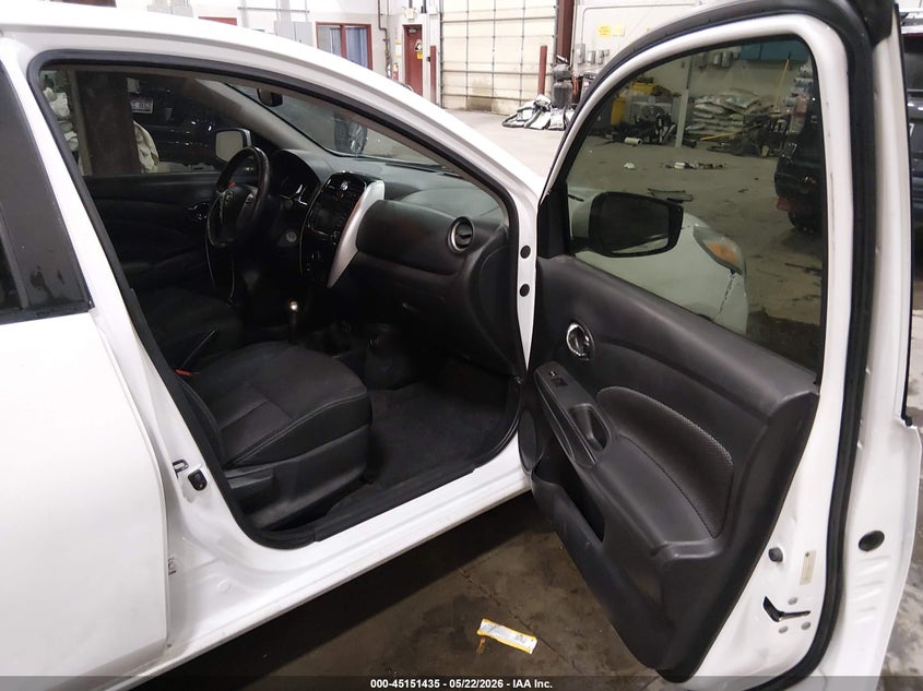 2017 NISSAN VERSA auction photo 5