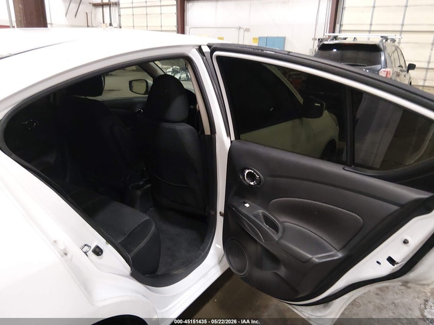 2017 NISSAN VERSA auction photo 8