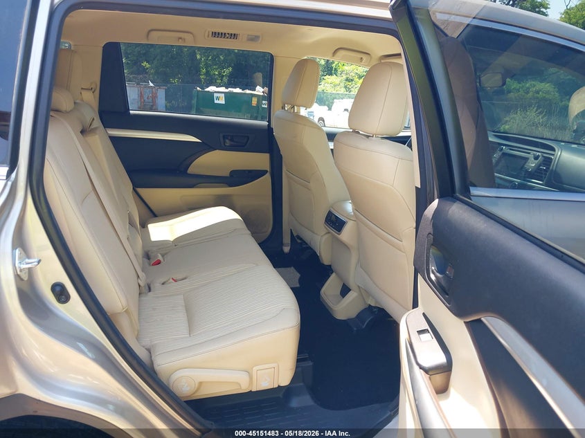 2015 TOYOTA HIGHLANDER auction photo 8