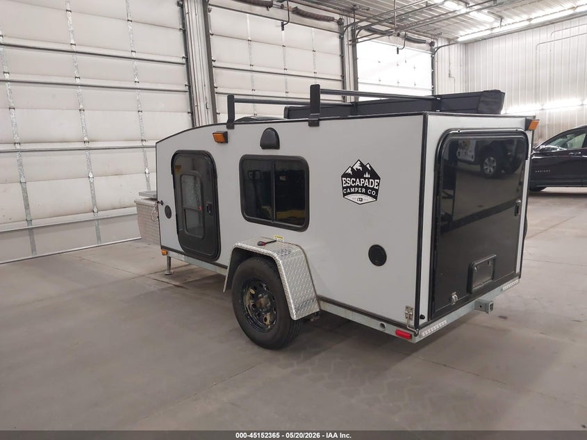 2018 ESCSPE CAMPER auction photo 3