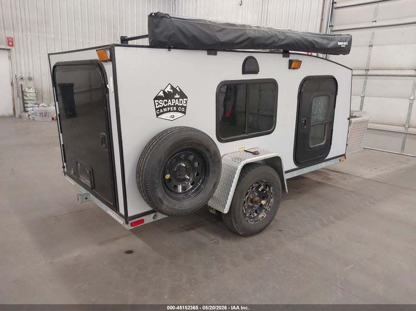 2018 ESCSPE CAMPER auction photo 4