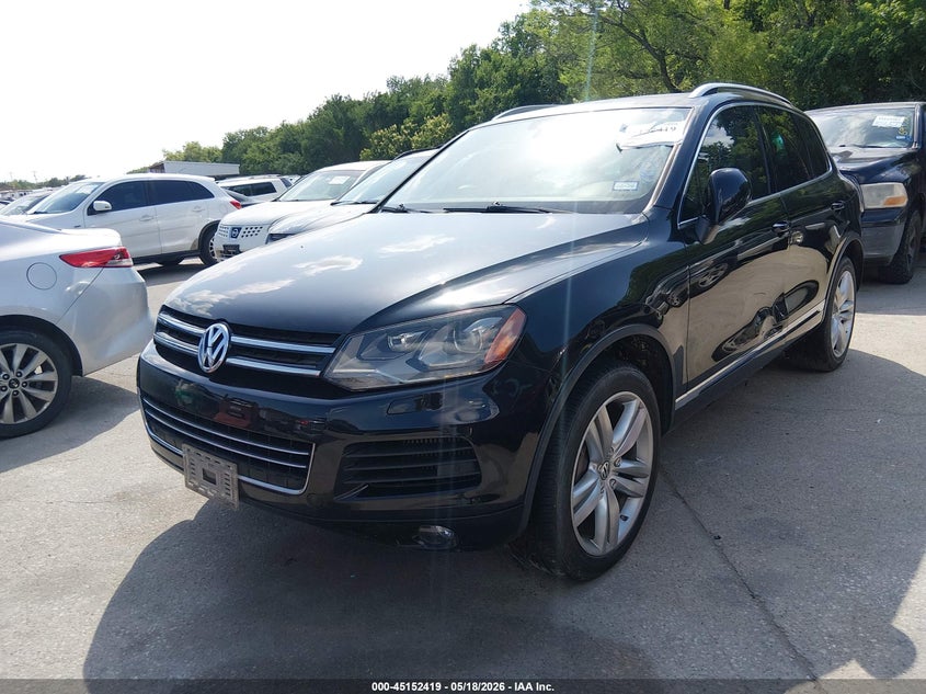 2011 VOLKSWAGEN TOUAREG auction photo 2