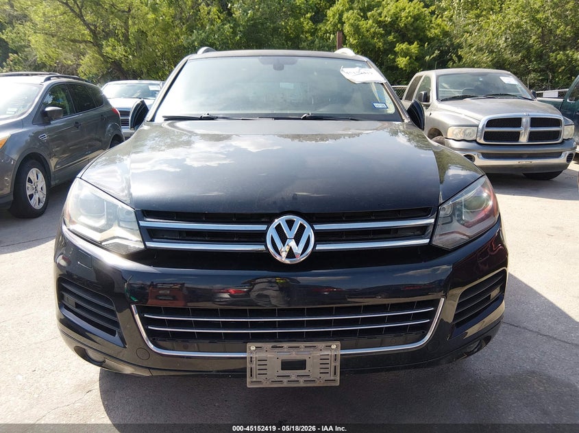 2011 VOLKSWAGEN TOUAREG auction photo 6