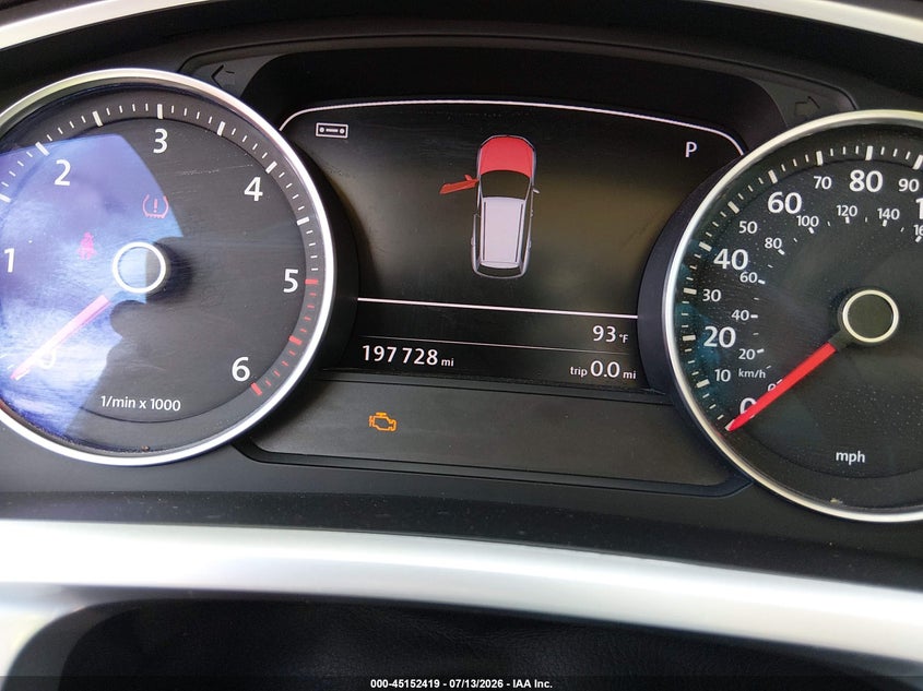 2011 VOLKSWAGEN TOUAREG auction photo 7