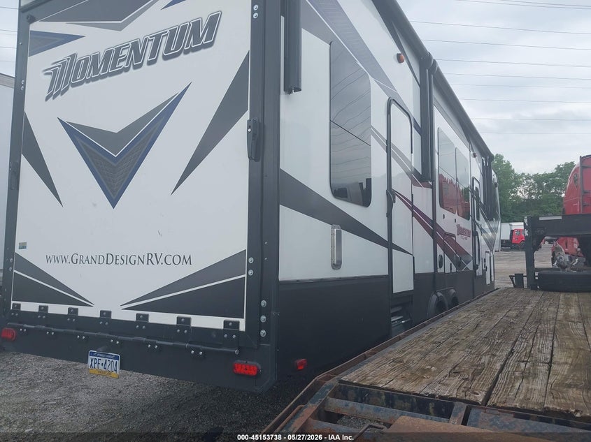2020 GRAND DESIGN MOMENTUM 351M TOYHAULER 5TH WHL TRAVEL TRAILER auction photo 4