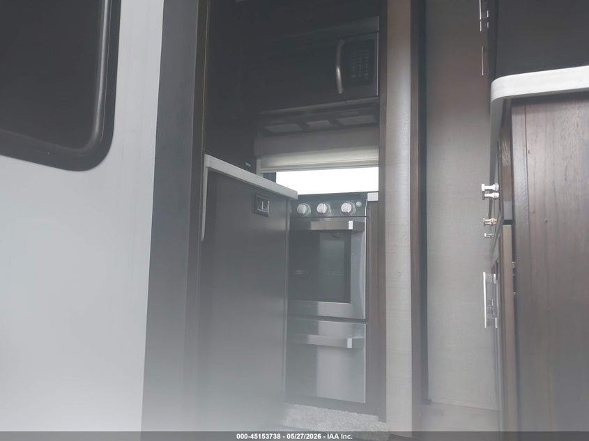 2020 GRAND DESIGN MOMENTUM 351M TOYHAULER 5TH WHL TRAVEL TRAILER auction photo 5